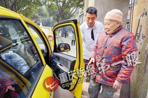 重慶的哥微博承諾：70歲以上老人乘坐免費(fèi)(圖)